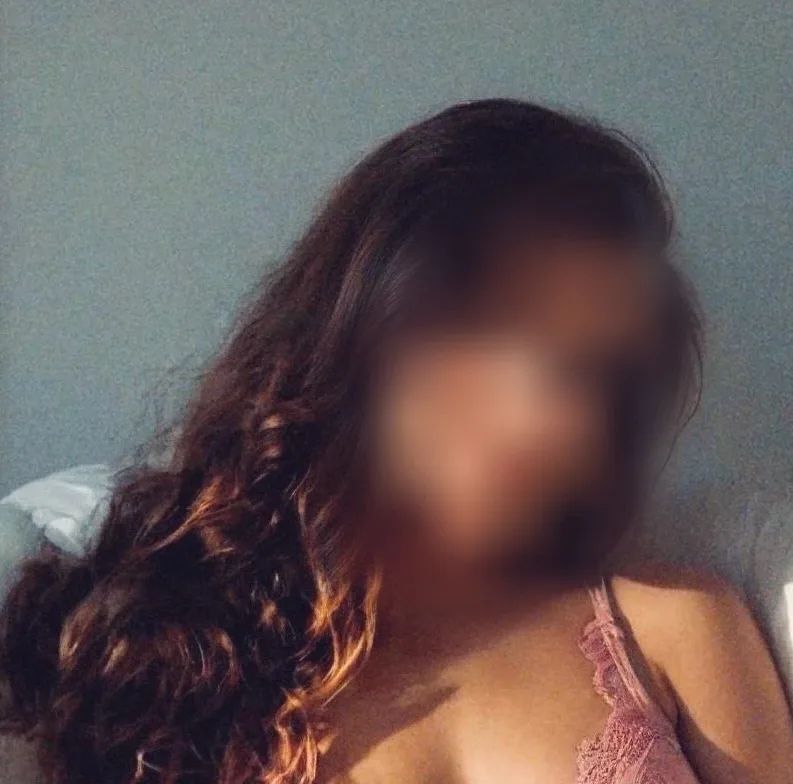 Andrea, 25