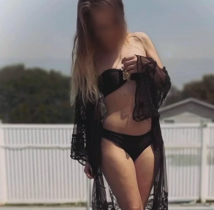 Isabell, 33