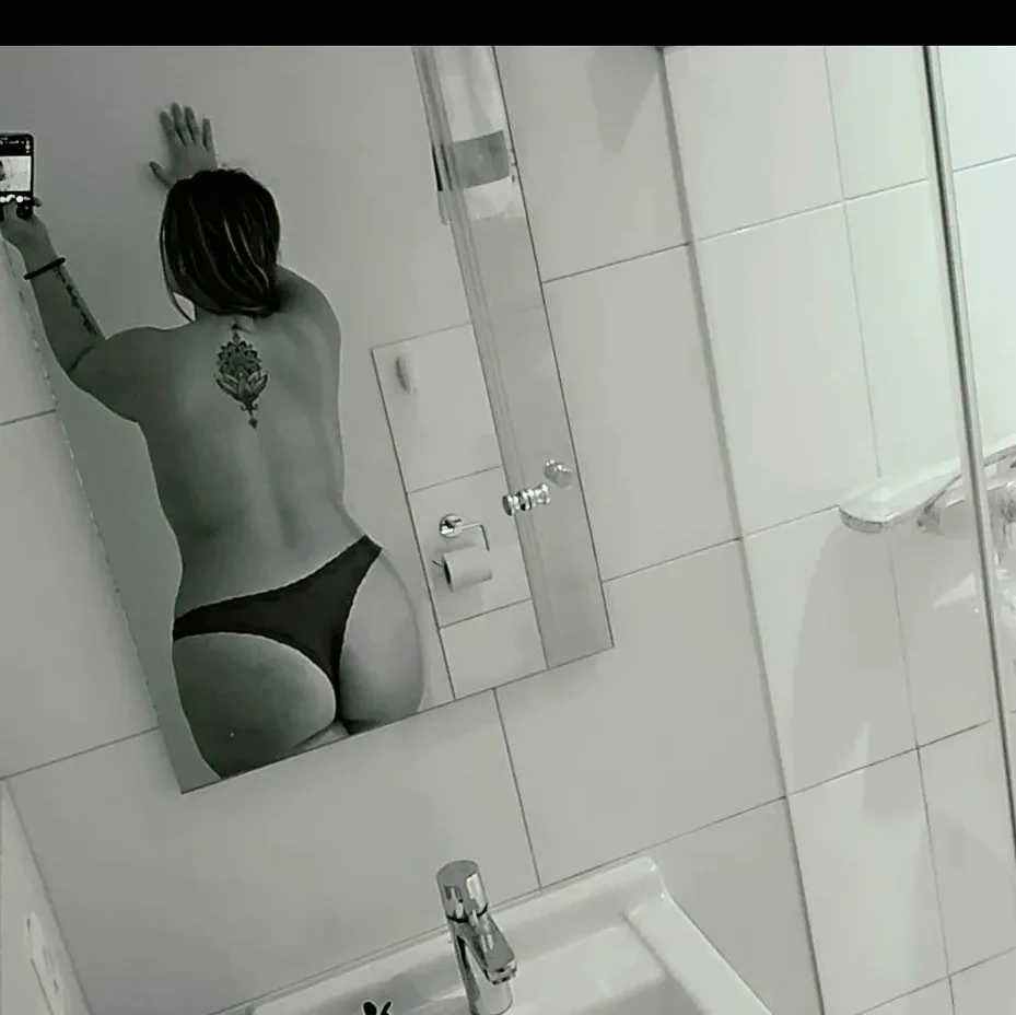 Jacqueline, 28