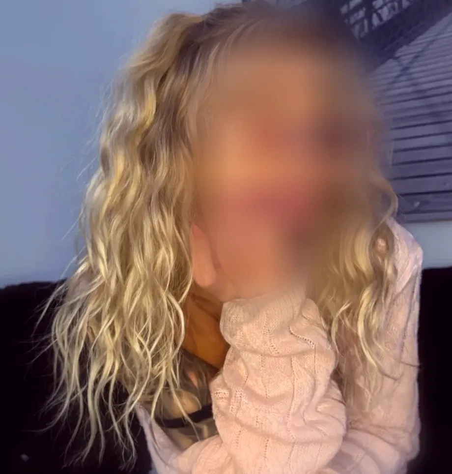 Lilly, 23