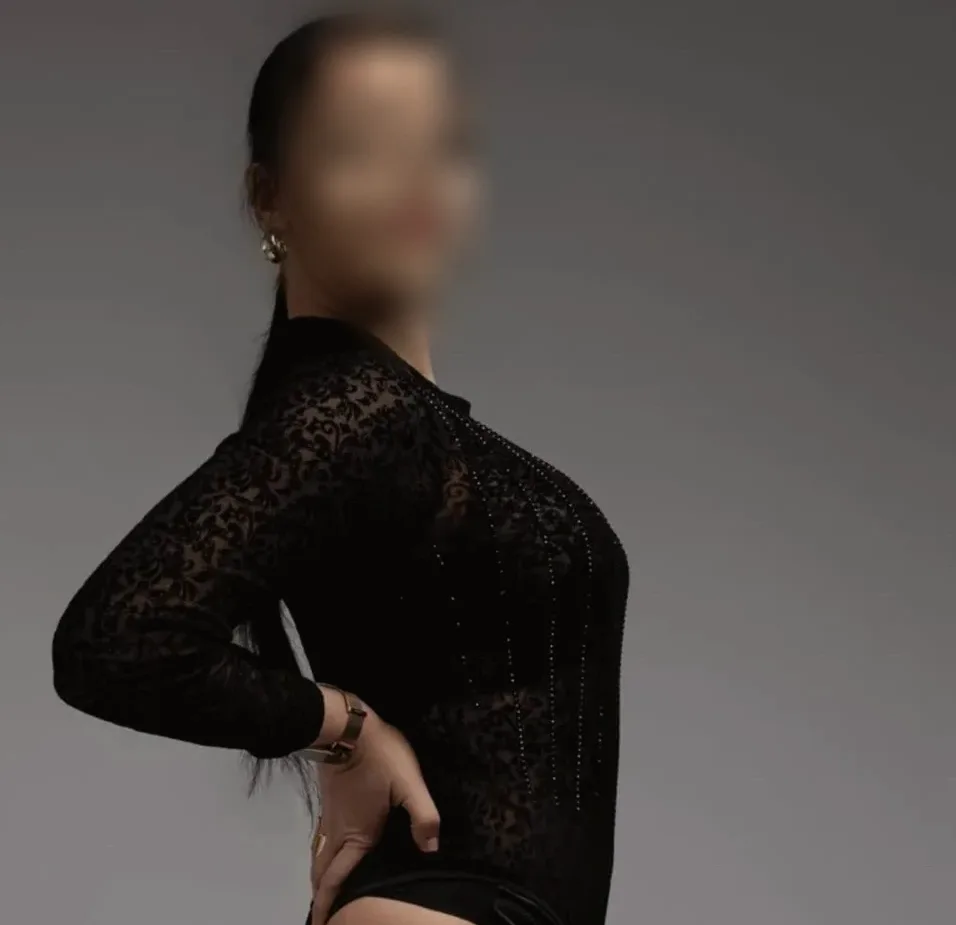 Manuela, 24