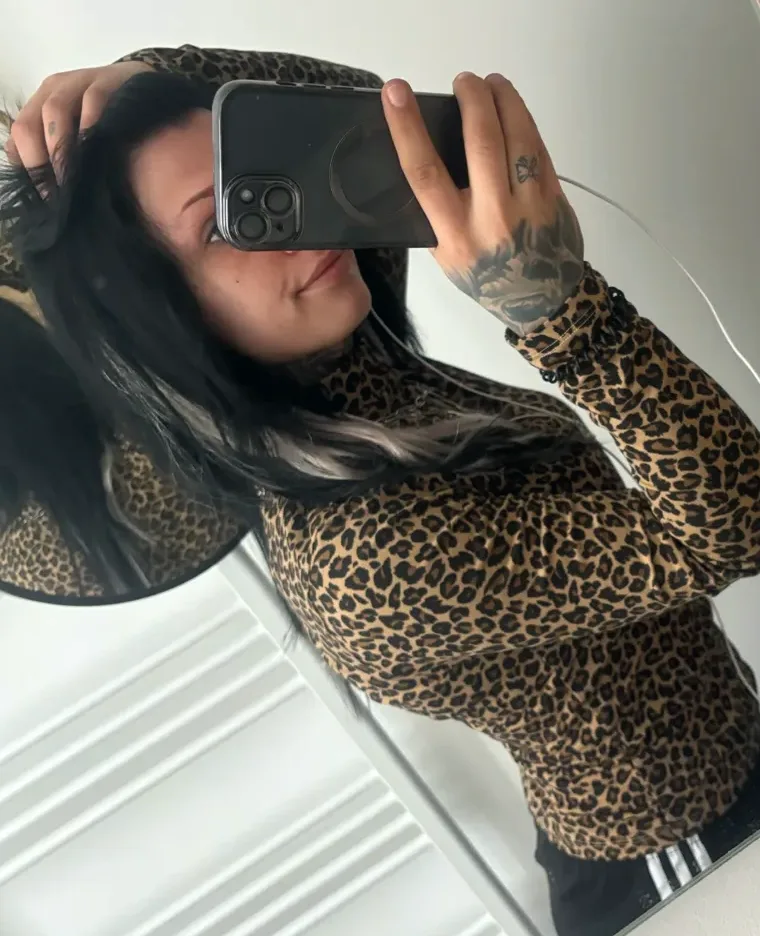 Nina, 20